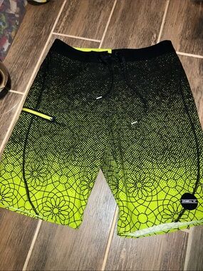 O'Neill HYPERFREAK  Men's Black & Neon Green Geometric Board Shorts